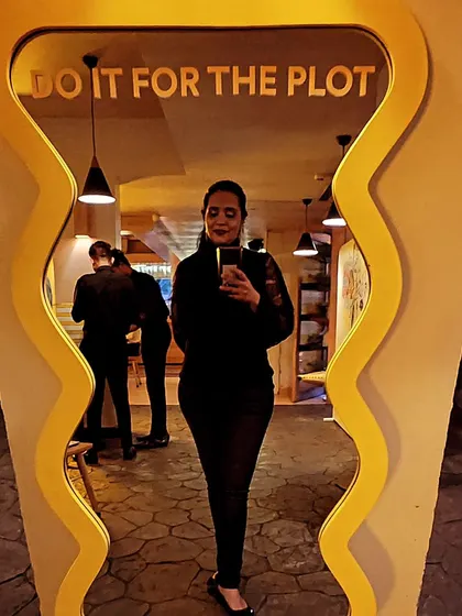 Another mirror selfie from the Bumble event in Khar. A fun, candid moment from a wonderful working weekend.