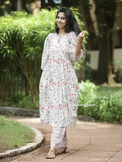 Radiating purity and peace in white for Navratri. This beautiful floral printed set is ready to help you celebrate the spirit of the festival.