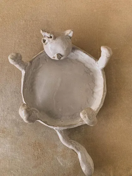 Another view of the cat-shaped dish, this time from the top. It's a perfect little tray for your keys or jewelry.