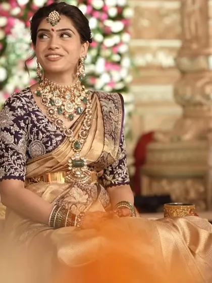 A full view of this stunning bride. The heavily embroidered purple blouse is a true statement piece, perfect for a grand celebration.