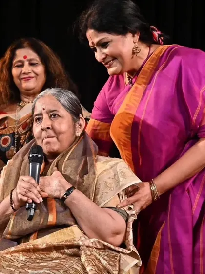 Paying tribute to Kamalini Dutt, a dear friend and a legend who revolutionized how dance was recorded for television. Here, I am honoring her with the Natya Vriksha Lifetime Achievement Award in 2023.