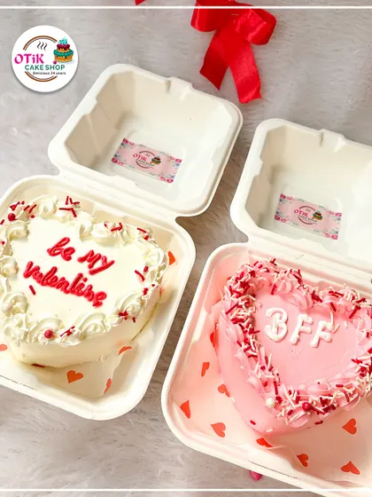 Celebrate your Valentine or your BFF with our heart-shaped bento cakes. These mini cakes come in pink and white and are perfect for sharing a little bit of love.