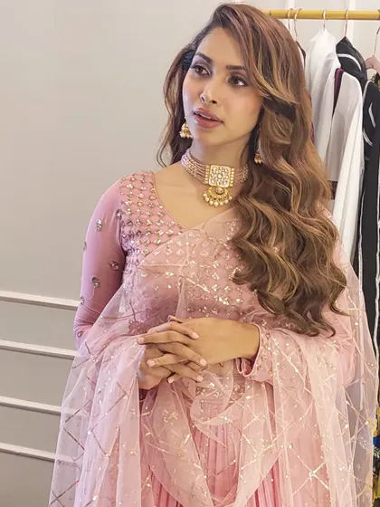 Another angle of the soft waves, showing their beautiful texture and movement. This is a perfect style for a bride who wants to feel effortlessly beautiful.