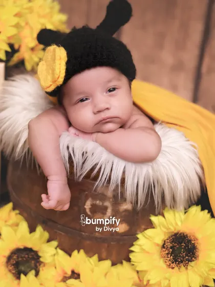 How cute is this little bumblebee. A creative twist on the sunflower theme, this shot adds a touch of whimsy and fun to the newborn session.