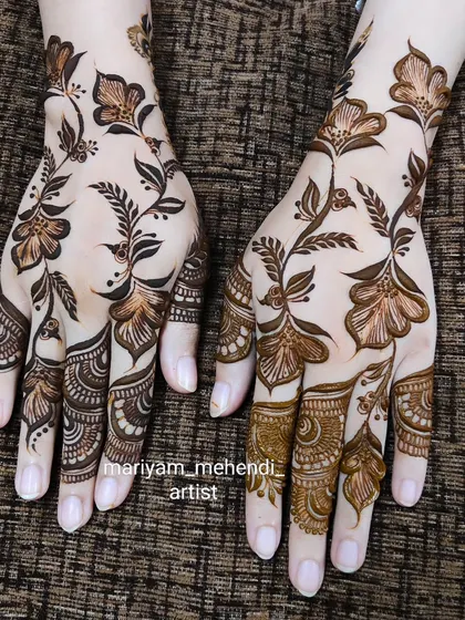 A Khafif mehendi design created as per the client's demand, delicate and beautiful.