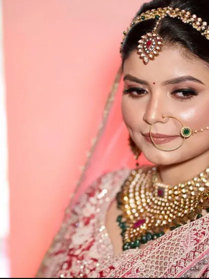 Our breathtakingly beautiful bride wearing a gold and ruby choker with a unique mathapatti.