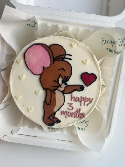 How cute is this Jerry mini cake for a 3-month anniversary? I love bringing beloved cartoon characters to life with buttercream.