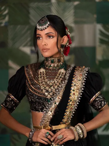 A majestic bridal look in a black and gold saree. I teach how to create a powerful and dramatic look for unconventional bridal colors, ensuring the bride looks stunning and feels confident.