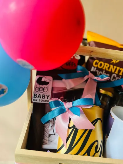 A detail shot of the fun "Baby on Board" sticker included in this hamper. I believe these small, personal touches make the gift even more special.