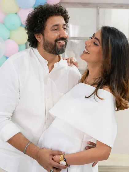 A tender moment between the parents-to-be. Against the backdrop of pastel balloons, their loving gaze speaks volumes. These are the romantic, heartfelt shots that complete the story of your baby shower.