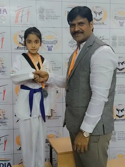 A proud moment for Naysha as she receives her silver medal at the national championship.