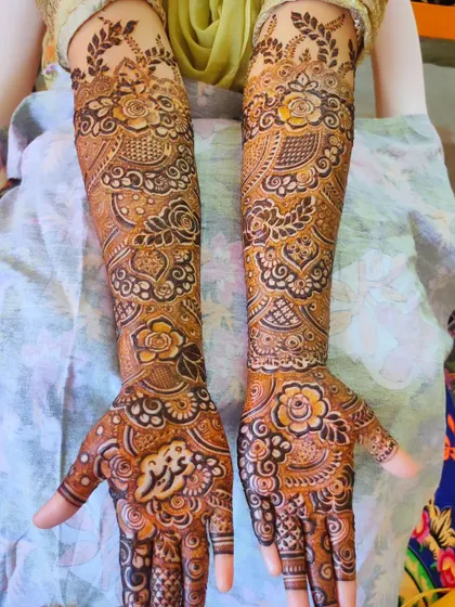 This bridal design for the bride of Abdullah features his name on one palm and a beautiful floral mandala on the other.