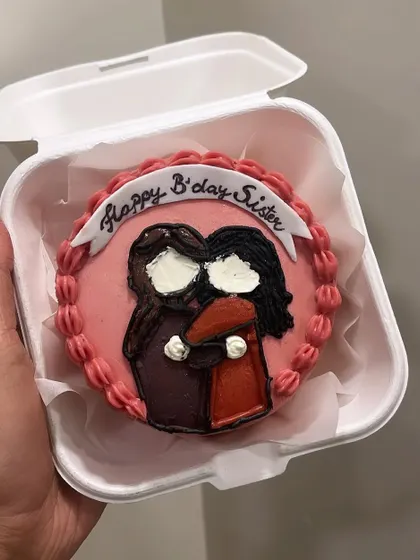 A hug in a bento box. This adorable doodle cake was made to celebrate a sister's birthday, capturing a warm embrace between two sisters.