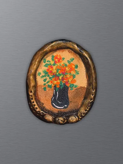 This oval magnet features a delicate bouquet in a vase. The hand-shaped frame gives it a rustic, vintage feel, making it a unique decorative piece.