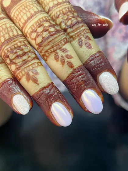 A closer look at the pearl chrome finish on these bridal nails, perfectly complementing the henna.