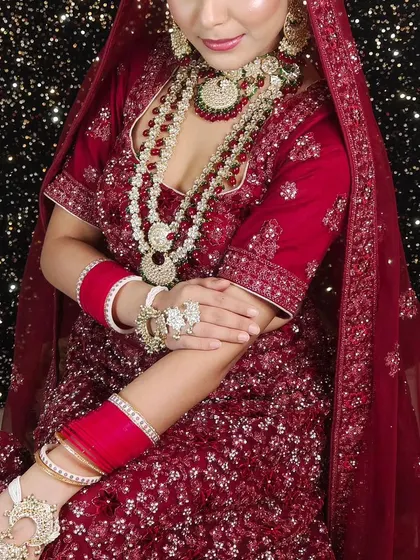 For a classic red lehenga, we created this layered pearl and Polki rani haar set. The multiple strands add a luxurious feel, perfect for a traditional wedding ceremony.