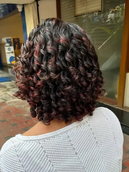The back view of Aishwarya's stunning red curls.