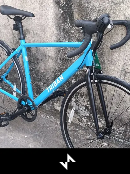 A full shot of the Btwin Triban RC 100. It's a popular choice for beginners, and we provide a detailed review on our website based on our experience.