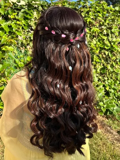 This hairstyle proves that you don't need extensions to have a stunning, voluminous look.