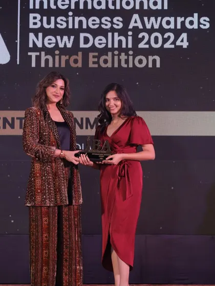 Receiving this award on stage was an unforgettable moment. I am so thankful for the journey and for the opportunity to create art that families will treasure.