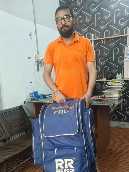 A happy customer with his new Red Rock 'Signature Pro' kit bag. This is a tough, spacious bag that can carry all your equipment easily.