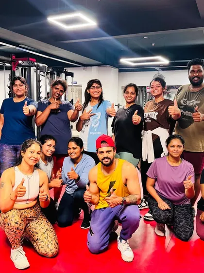 Thumbs up from the morning crew. Starting the day with this kind of positivity is unbeatable.