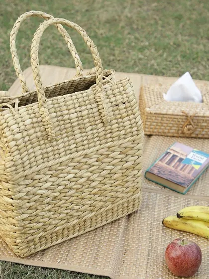 This image, featuring a picnic scene with our woven bag and tissue box, represents our commitment to sustainable corporate solutions. We help companies achieve their green goals with eco-friendly office supplies, gifts, and more.