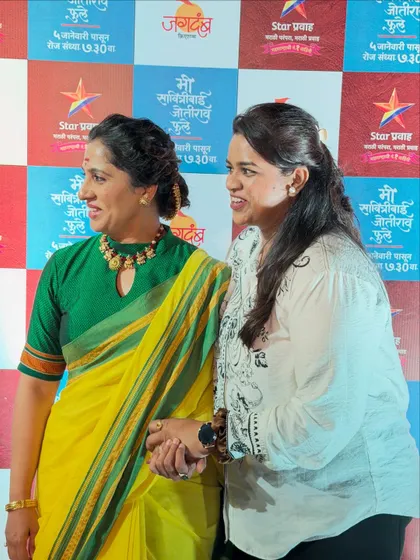 Behind the scenes at a promotional event for "Mi Savitribai Jotirao Phule" with Madhurani. Here she is in a beautiful yellow and green saree, with makeup that is elegant and camera-ready.