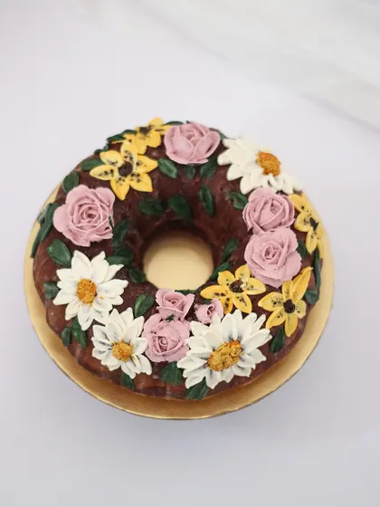 This floral bundt deserves some more pictures, don’t you think? I can make these in your favorite flavors and colors, and they are sure to be the center of attention.