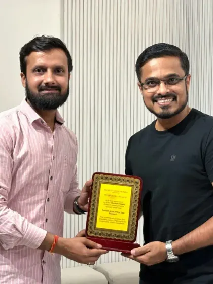 A moment with one of the organizers, receiving a plaque for my contribution to the art workshop.
