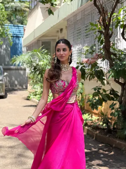 Soft smoked eyes and dewy skin for this stunner in a vibrant pink outfit. This look is perfect for a guest or a bridesmaid who wants to look glamorous.