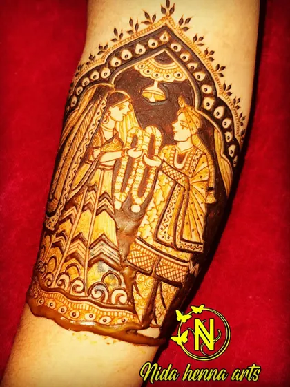 The final, filled-in Varmala rasam design. The use of negative space makes the figures stand out beautifully.