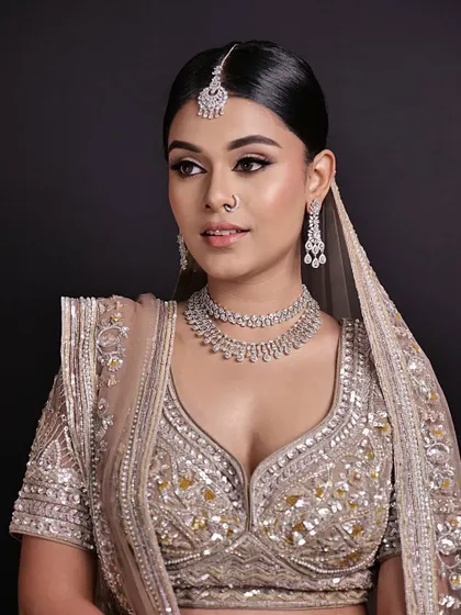 The trendy minimal bride. This look is all about clean skin, softly defined features, and an overall aesthetic of modern, understated beauty.
