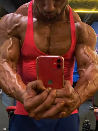 This is what peak hardness and muscle density look like. This level of conditioning is achieved through meticulous planning of diet, training, and supplementation.