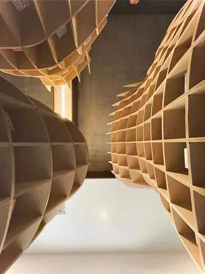 An abstract, worm's-eye view of the 'Stradata' installation, highlighting its complex, algorithmically generated geometry. This project represents our studio's academic and experimental pursuits.