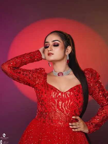 The high ponytail and dramatic makeup give this look a very modern and high-fashion feel.