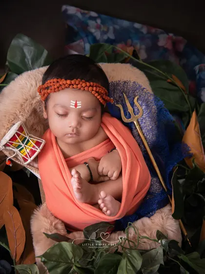 Har Har Mahadev! For the first Monday of Sawan, we created this divine little Shiv Bhakt setup. Complete with a Trishul and Damaru, it’s a powerful way to honor your faith and welcome your little one with blessings.