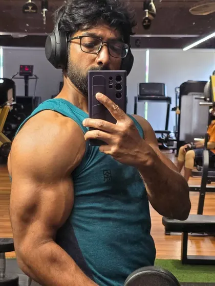 Another angle of the arm pump. I focus on proper form to maximize muscle engagement.