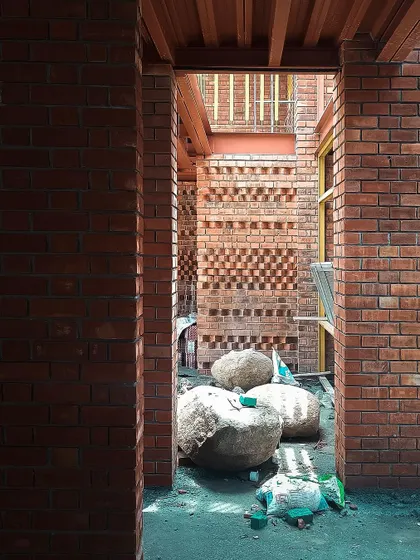 During the construction of a new project, we explore patterns and textures with exposed brickwork. This attention to material detail, even in the early stages, is fundamental to our design process.
