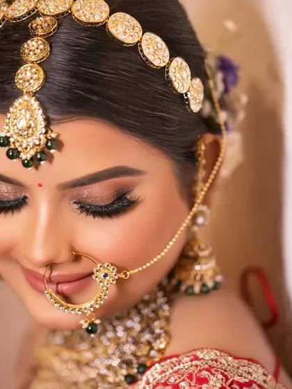 A closer look at the eyes tells a story. For this bride, we created a soft yet defined eye makeup look with a clean wing and subtle shimmer that beautifully complements her traditional gold jewelry. It’s all in the details.