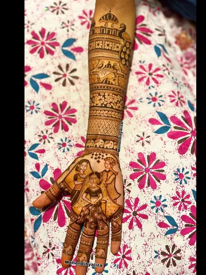 A closer look at the royal bridal henna, showcasing the portrait work. Capturing these moments in mehendi is one of my favorite things to do.