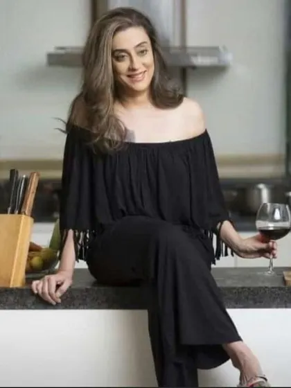 Hello and welcome. For me, good food and good company go hand in hand. This is the philosophy I bring to my cooking workshops, where we learn practical skills in a relaxed, hands-on environment. I look forward to sharing my passion for cooking with you.