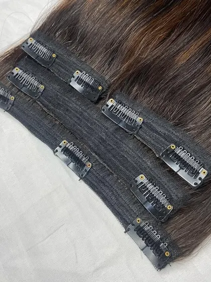 A detailed look at the secure clips on a set of 4 extensions. These are designed for a strong grip that lasts all day.