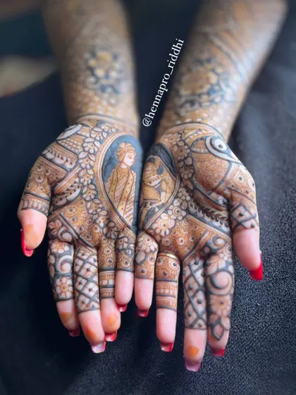 A beautiful portrait of the bride and groom, captured with a lovely depth of field. The focus on the palm highlights the intricate figure work that goes into each design.