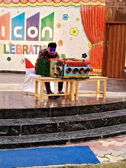 Bring a touch of nostalgia to your event with a traditional bioscope. Guests can peek inside to watch short clips, offering a unique and memorable old-school entertainment experience.
