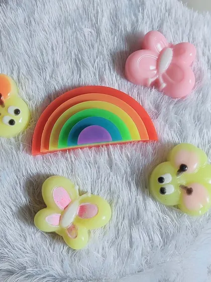Another arrangement of the bright and cheerful monsoon-themed soaps.