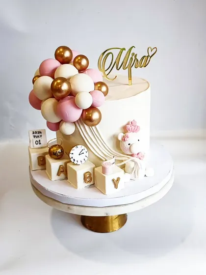 A 'Welcome Baby' cake for little Mira, complete with her birth statistics. The date, weight, and time are all captured on edible chocolate blocks and a clock.
