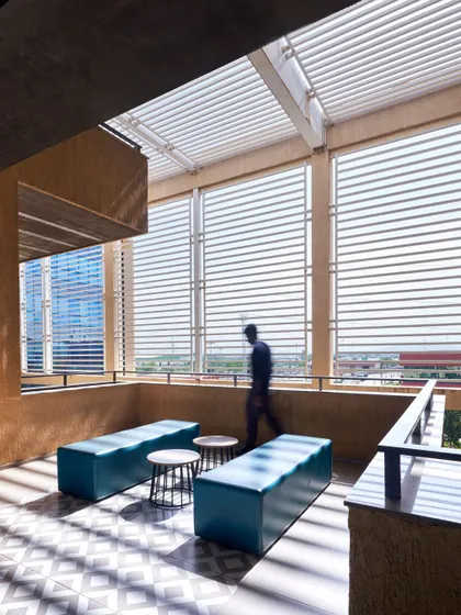 At the Mahindra office in Chakan, operable louvres on a breakout terrace provide shade and modulate airflow, a key feature of our climate-responsive design approach. This space allows employees to connect with the outdoors without compromising comfort.