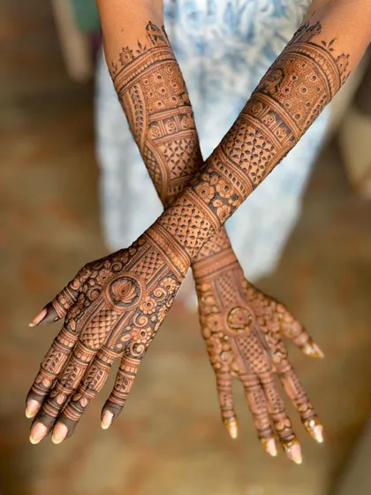 A crossed-arm pose showing the unique asymmetrical design, with one palm beautifully detailed and the other left bare.