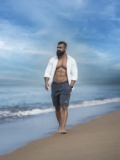 A walk on the beach. A strong body allows you to enjoy life's moments to the fullest. This is what we train for.